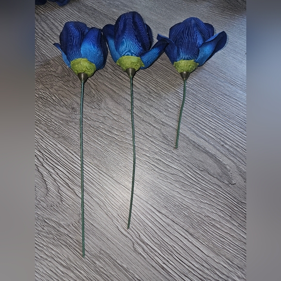 Artificial Roses - Picture 5 of 8